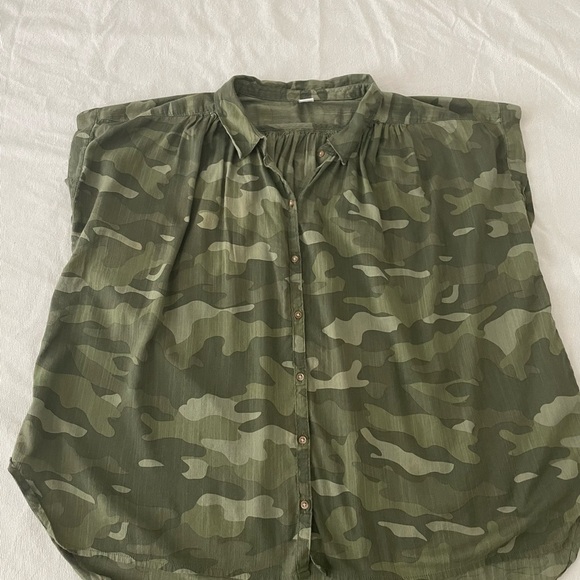 Old navy camo short sleeve green botton down shirt S - Picture 2 of 5
